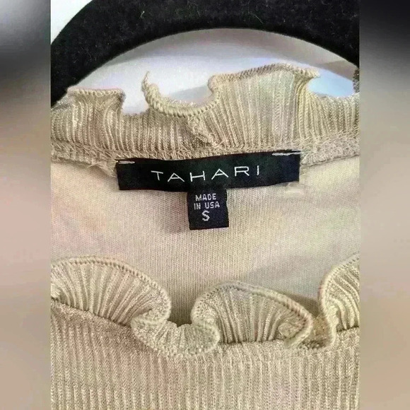 Tahari Sleeveless Gold Metallic Ruffle Neck Shift Dress Size Small - Picture 2 of 6